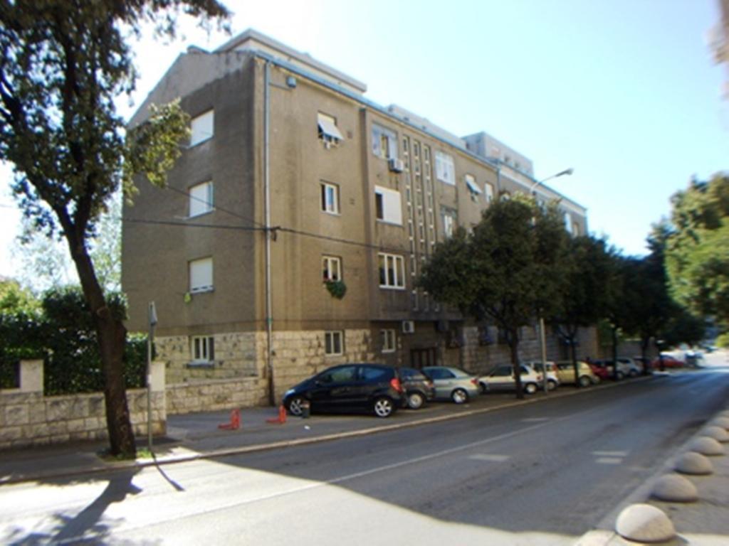 Blue Tree Rooms Split Exterior photo